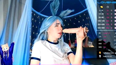 Мальвина с синими волосами сосет резиновые хуи перед вебкой