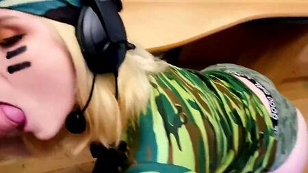 Геймерша увлекается не только игрой, но ещё и развратным сексом