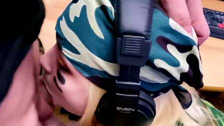 Геймерша увлекается не только игрой, но ещё и развратным сексом