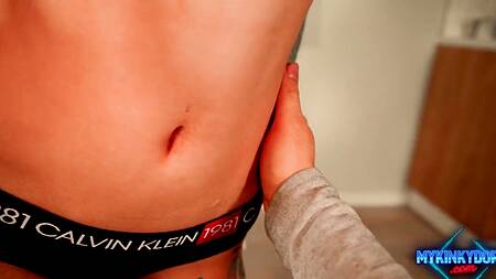 Стриптиз от красотки и шикарный минет парню