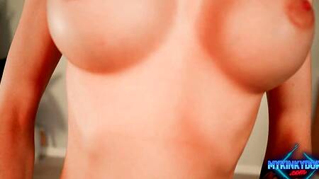 Стриптиз от красотки и шикарный минет парню