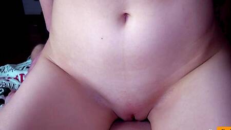 Снимает крупным планом минет и секс от русской девушки