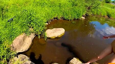 Приехал в деревню и трахнул местную девушку у пруда