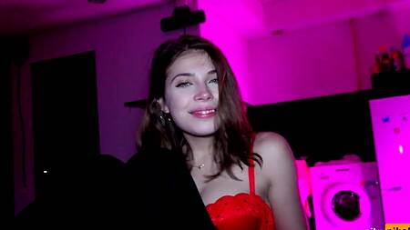 Чая не будет, девушка после свидания берется сосать член