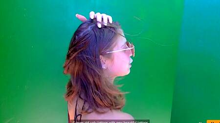 Запикапил девушку на пляже и трахает её в раздевалке