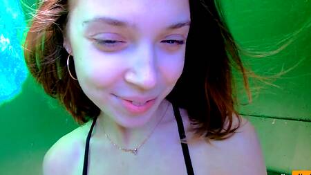 Запикапил девушку на пляже и трахает её в раздевалке