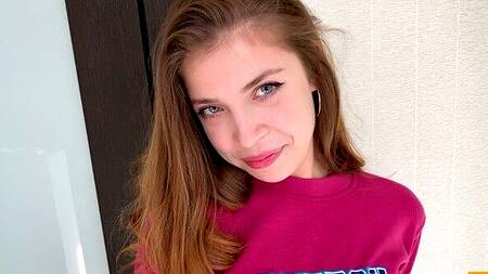 Рыжую девку заводит, что сводный брат принуждает её к ебле