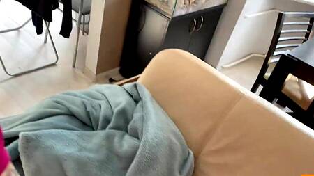 Рыжую девку заводит, что сводный брат принуждает её к ебле