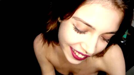 Познакомился с красоткой на вечеринке и трахнул её в туалете