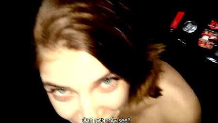 Познакомился с красоткой на вечеринке и трахнул её в туалете