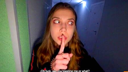 Дома не потрахаться, там мать, приходится ебаться в подъезде