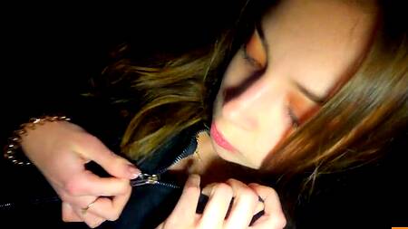 Дома не потрахаться, там мать, приходится ебаться в подъезде