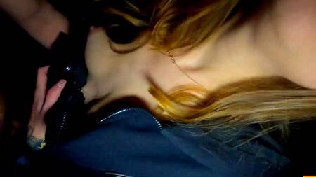 Дома не потрахаться, там мать, приходится ебаться в подъезде