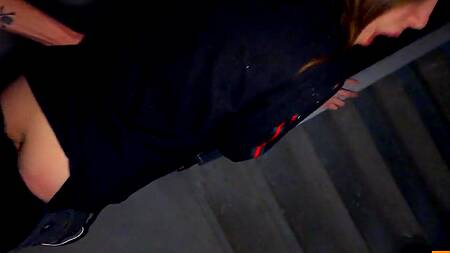 Дома не потрахаться, там мать, приходится ебаться в подъезде