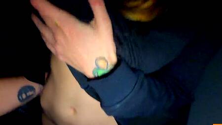 Дома не потрахаться, там мать, приходится ебаться в подъезде