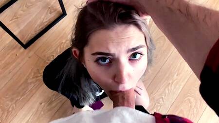 Парень работает, а девушка за его спиной ебется с лучшим другом