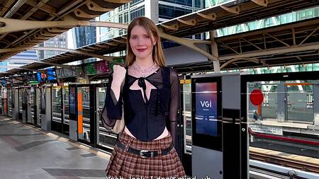 Встретил старую подругу и трахает её в ротик