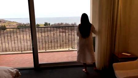 Мужик соглашается пойти на море только после секса