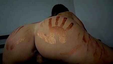 Жаркая ебля в краске - новый сексуальный опыт пары