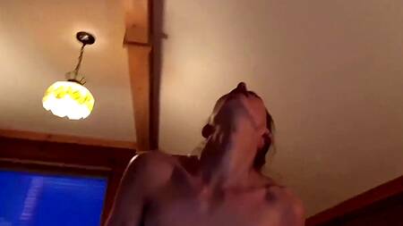 На улице вьюга, а под боком горячая красотка, которая хочет ебаться