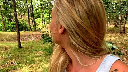 А как насчет заняться сексом в лесу во время прогулки?