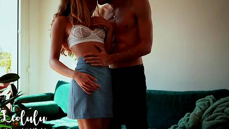 Рыжая красотка возбуждает очень просто - показывает идеальное тело