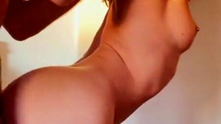 Спортивная блондинка обожает получать сперму в киску