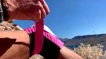 Бродят по пустыне и занимаются жарким сексом