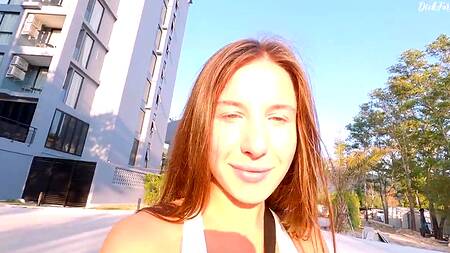 Прокатил красотку на мотоцикле и трахнул у себя в гостинице