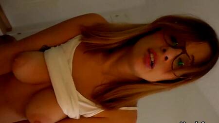 Рыжая телка в очках обожает анальный секс - подборка