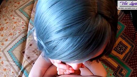 Трахает милашку раком и заливает сочную попку спермой