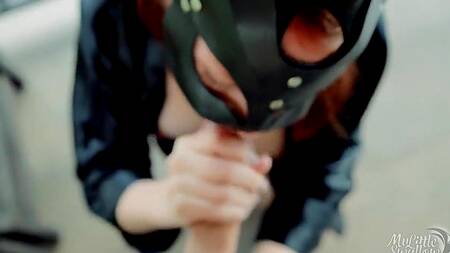 Рыжая развратница просит нассать ей на лицо