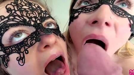Идеально - одна красотка садится на лицо, а вторая на член парня
