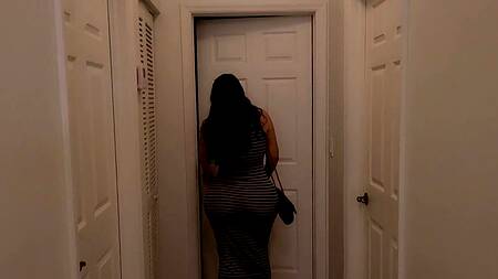 Мечта сбылась, телка с огромной жопой села на лицо парня