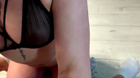 Красотка так больше не может, сводный брат обязан дать ей в рот