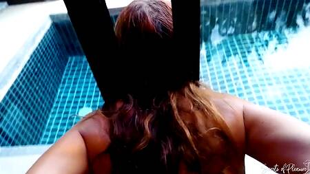 С рыженькой девушкой в наручниках можно делать всё, что угодно