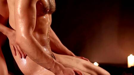 Эротический массаж от блондинки дарит парню сильный оргазм