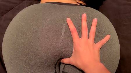 Мачеха с огромной жопой провоцирует пасынка на секс