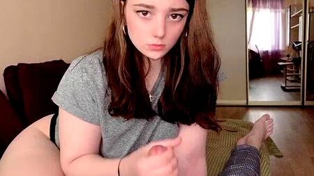 Поймала сводного брата за мастурбацией на трусики и предложила секс