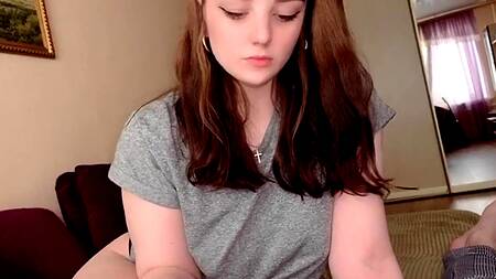 Поймала сводного брата за мастурбацией на трусики и предложила секс