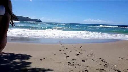 Эротическое видео с пляжа и с виллы от милашки