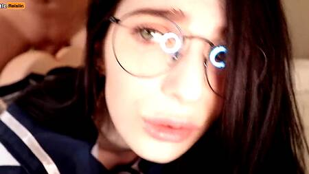 Подруга в очках обожает трахаться на животе