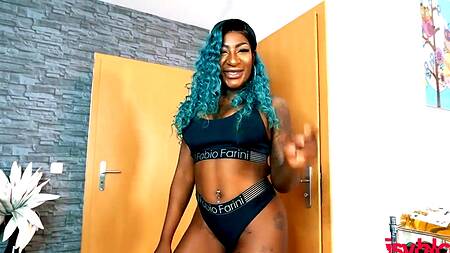 Хуй со взбитыми сливками становится в разы вкуснее