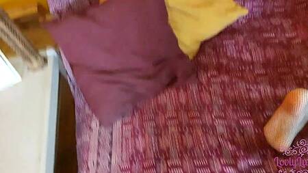 Колготки на голое тело очень возбуждают парня