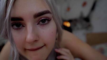 Милая ведьмочка на Хэллоуин занимается нежным сексом