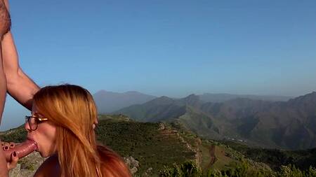 Пошли гулять и занялись сексом на природе с красивым видом