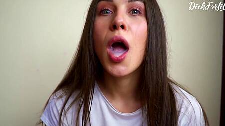 Умница, сделала хороший минет и проглотила сперму