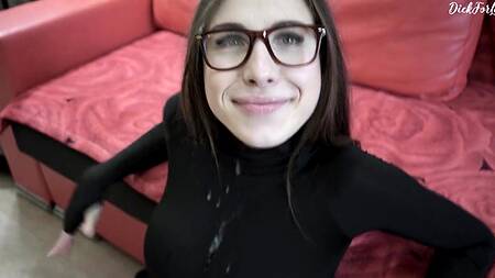 Спортивной телке не хочется тренироваться, она лучше будет трахаться