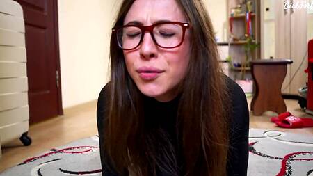 Спортивной телке не хочется тренироваться, она лучше будет трахаться