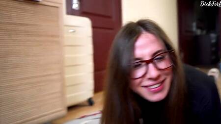 Спортивной телке не хочется тренироваться, она лучше будет трахаться